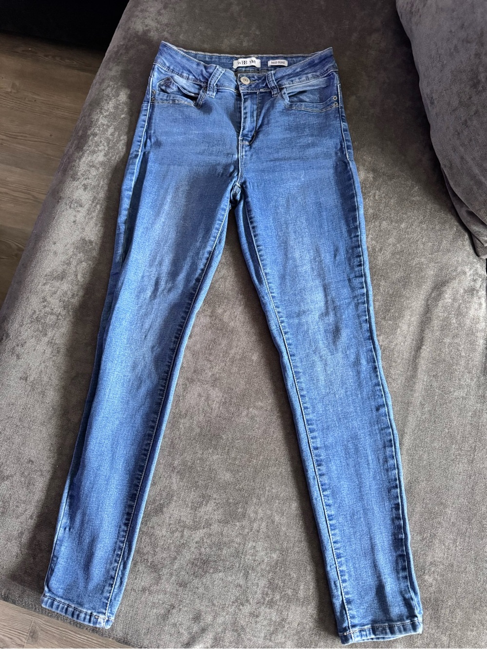 YMI Mid Rise Skinny Jeans Women’s Size 9 Medium Wash